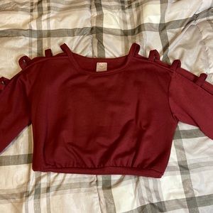 Size: XSmall/XCH. Brand: No Boundaries. Maroon cropped long-sleeve top.
